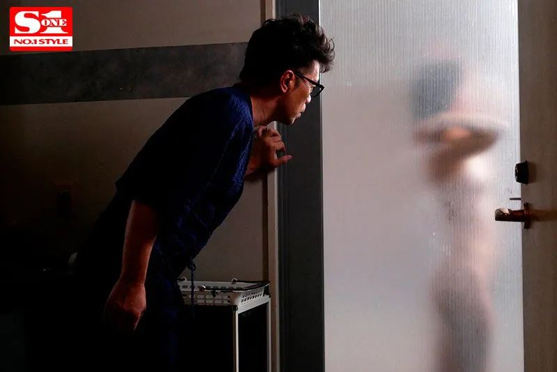 小岛みなみ在SSNI-336中饰演角啬