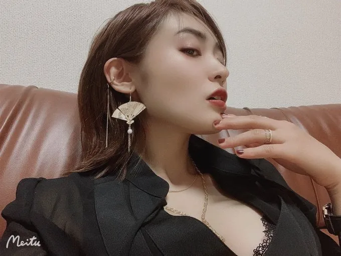 粉丝排队参与深田咏美元气拥抱活动