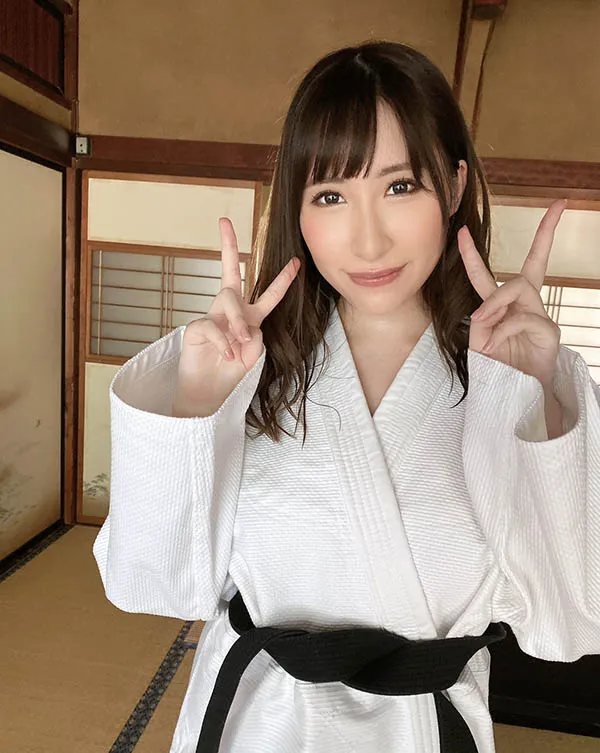 山手梨爱写真照