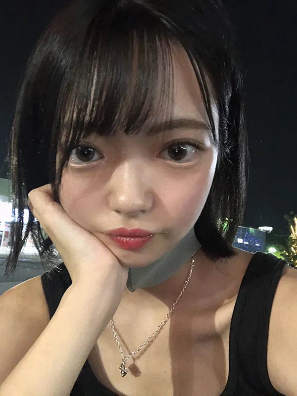 樱萌子以制服造型亮相