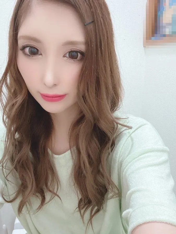 神菜美まい角色剧照，展示教学场景