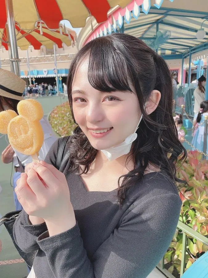 广濑里绪菜个人工作照