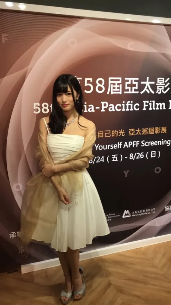 高桥しょう子多种角色扮演服装