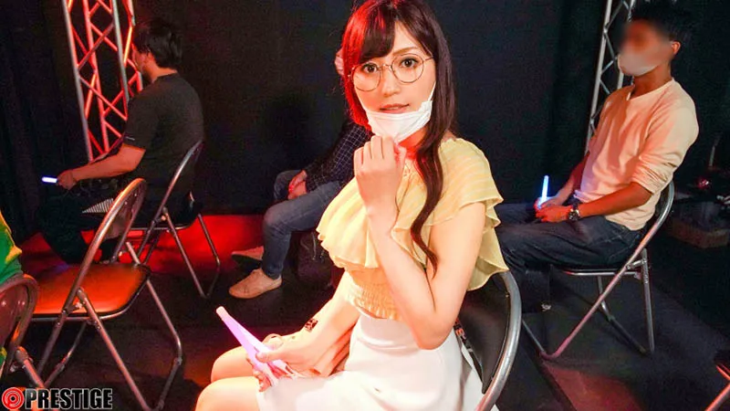 高桥圣子扮演女上司形象