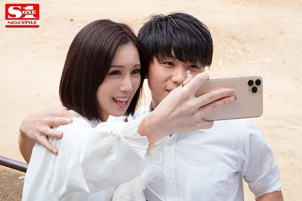 小岛みなみ作品中表现角色的力量对比画面