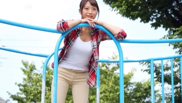 希岛あいり与合作演员拍摄现场