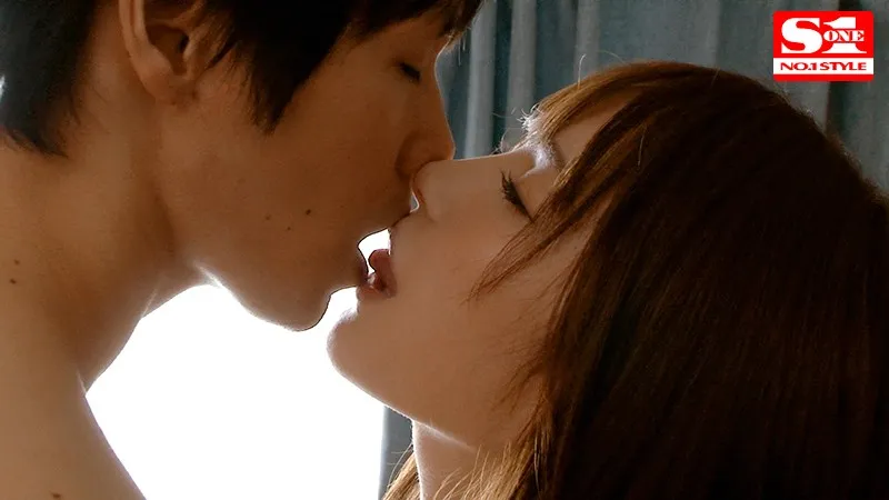 桥本ありな与男主角情感高涨场景