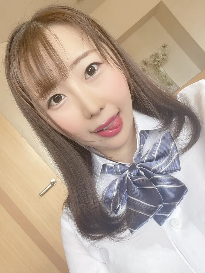 咲乃小春饰演职场角啬