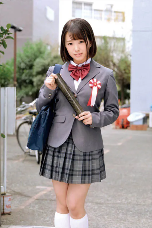 三上悠亜写真展示