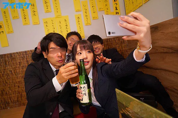 职场新人聚会互动场景