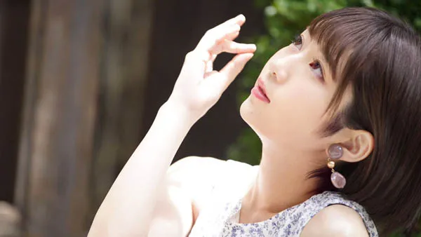 导演捕捉到坂道 みる自然的表演瞬间